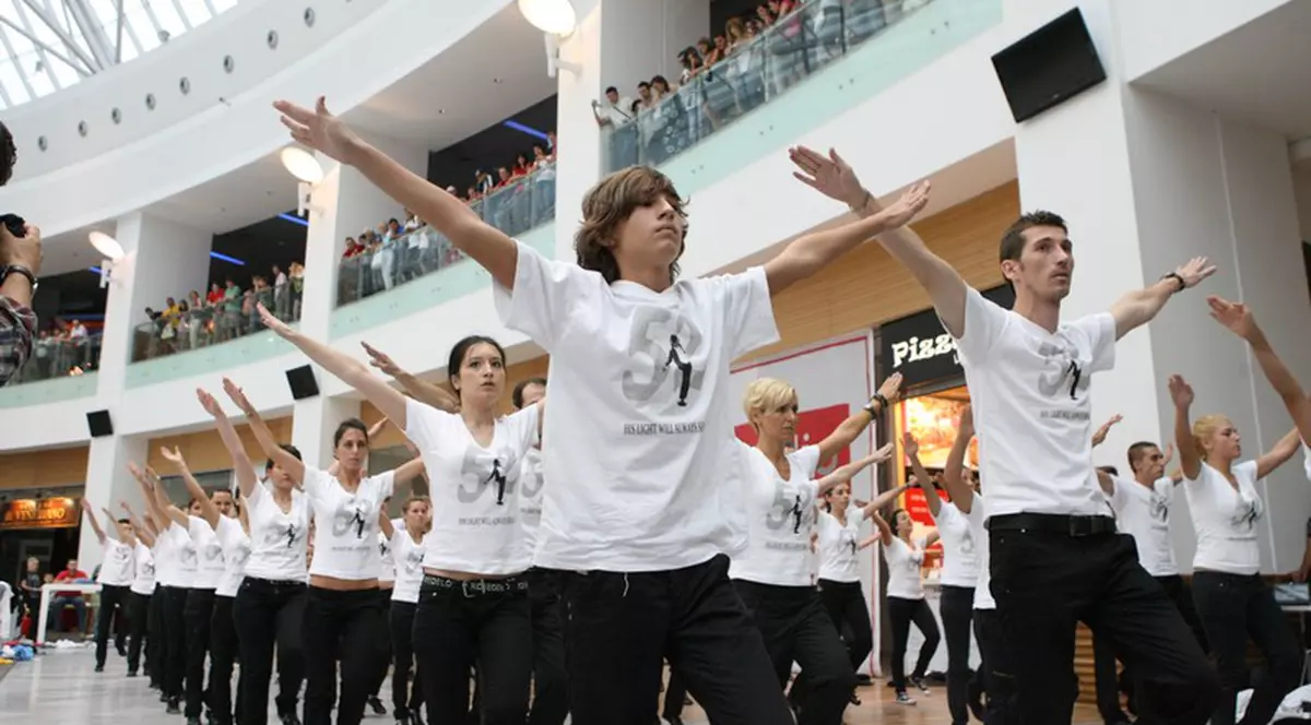 Au dansat pentru Michael Jackson