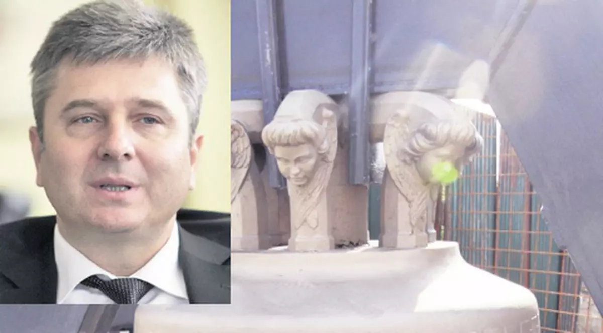 Primarul din Voluntari şi-a pus numele pe clopotele de 95.000 €