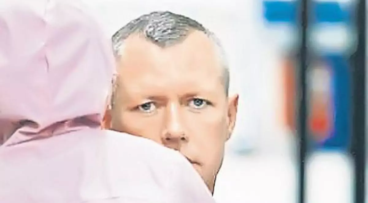 "Vânătorul de pedofili" nu s-a înecat cu propria vomă, ci a fost ucis