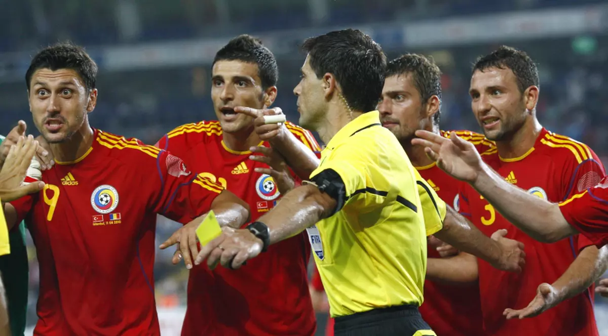 Tricolorii regretă că România a pierdut în Turcia (0-2) din cauza arbitrajului