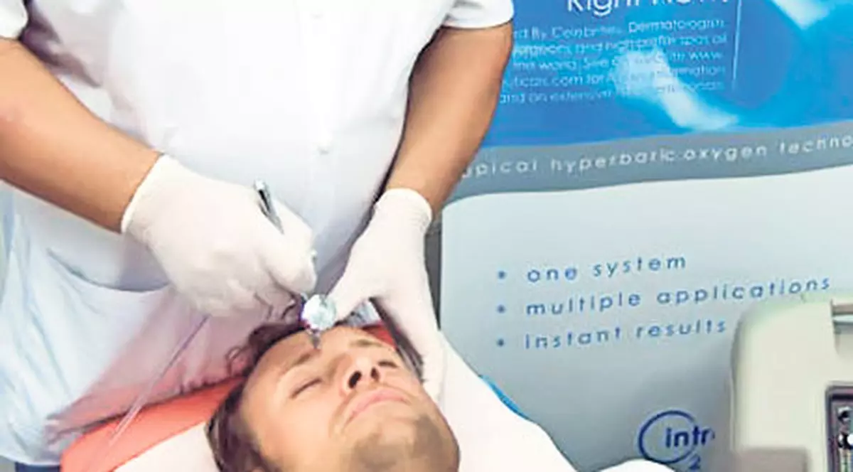 Bote a testat aparatul pentru ten al Madonnei