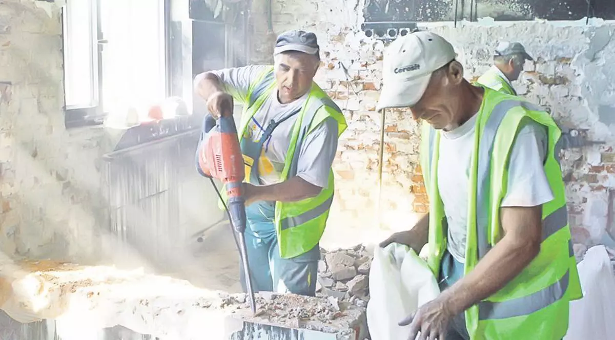 Refac salonul groazei de la maternitatea Giuleşti