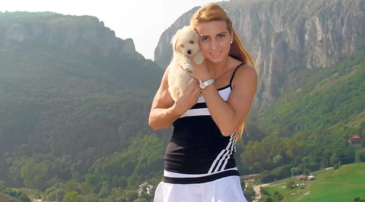 Alina Dumitru, campioană olimpică la judo, şi-a cumpărat căţeluşa de pe net
