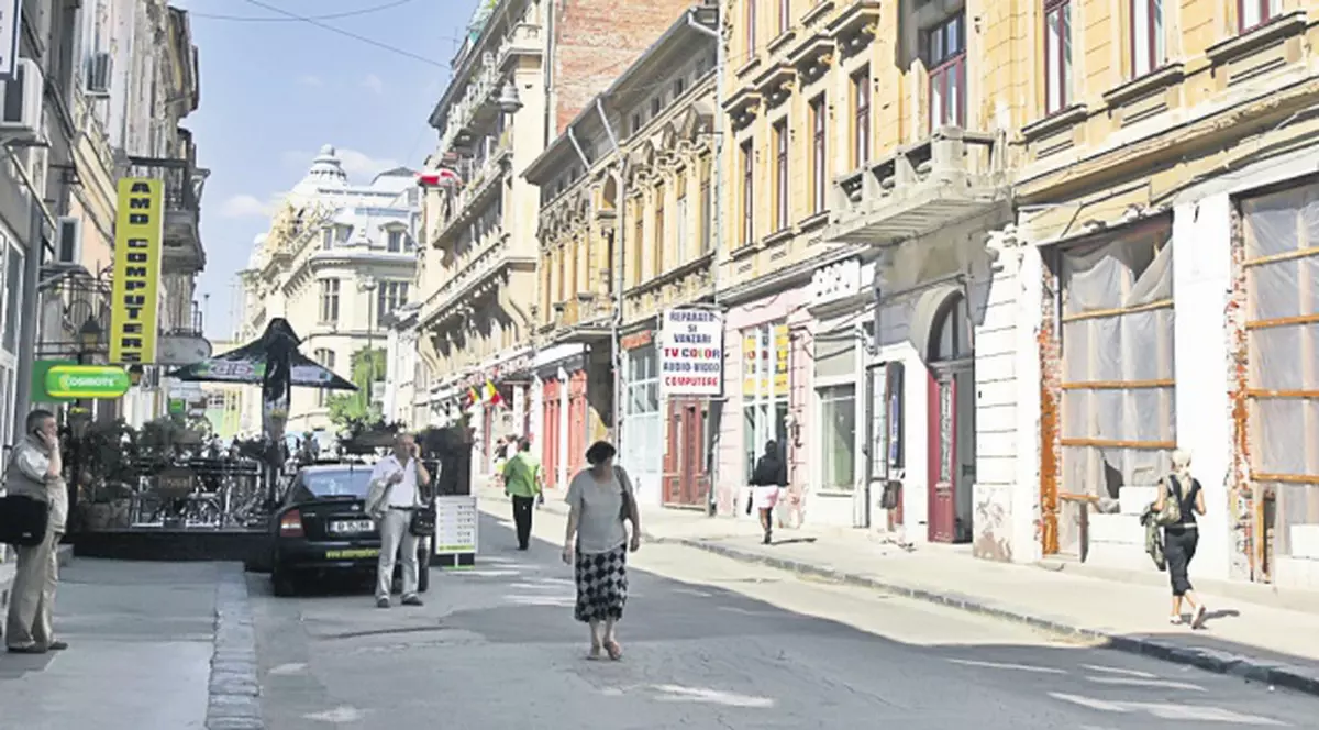 Centrul istoric al Capitalei va fi supravegheat de mai mulţi poliţişti! Sunt peste 200 de crâşme şi restaurante