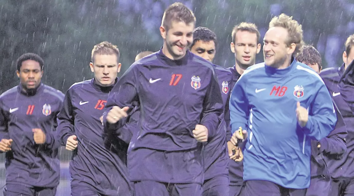 Steaua schimbă liniile