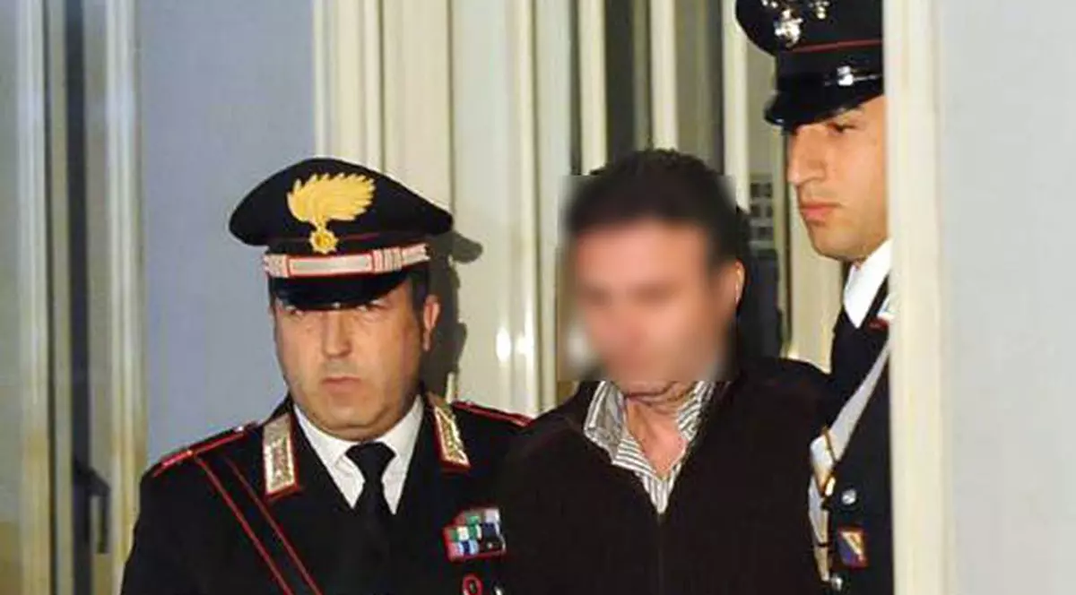 Un hoţ român s-a ascuns într-o secţie de poliţie din Italia