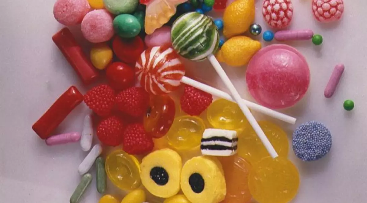 supraimpozitarea alimentelor și a băuturilor cu un conținut mare de zahăr