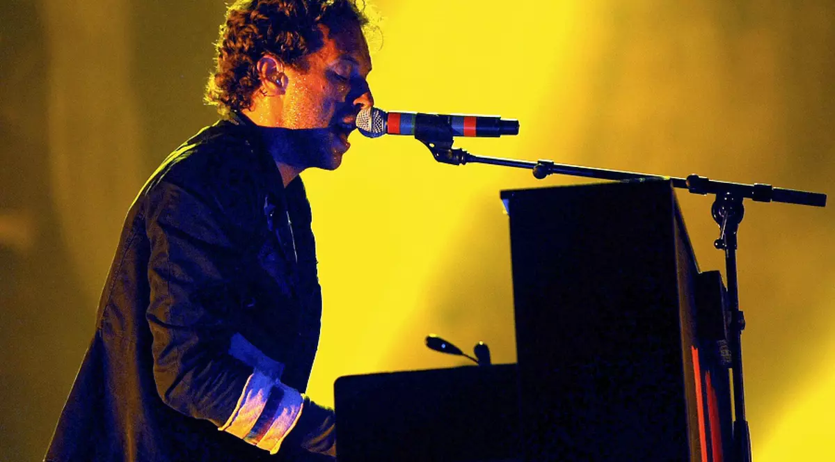 Video | Chris Martin a cântat, în premieră, melodia “Wedding Bells”, la o conferiţă Apple 
