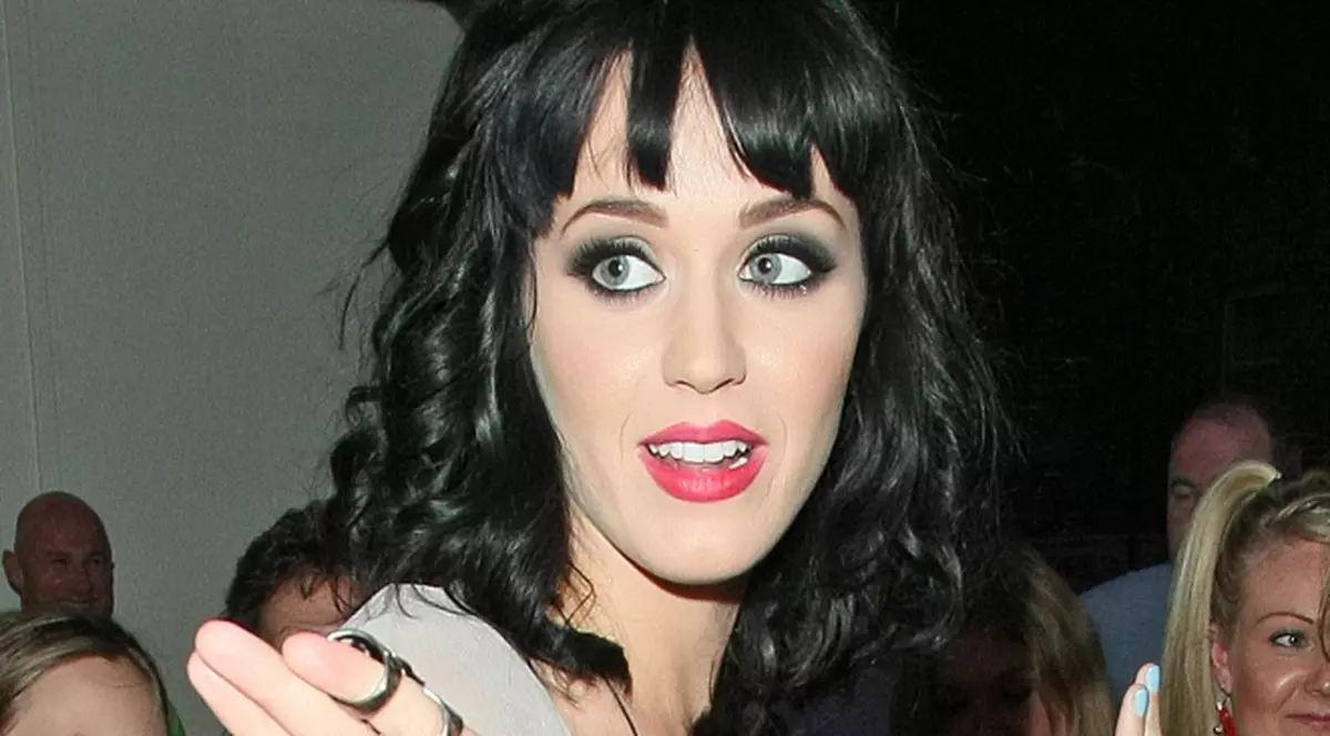 Katy Perry fură din hotelurile la care se cazează