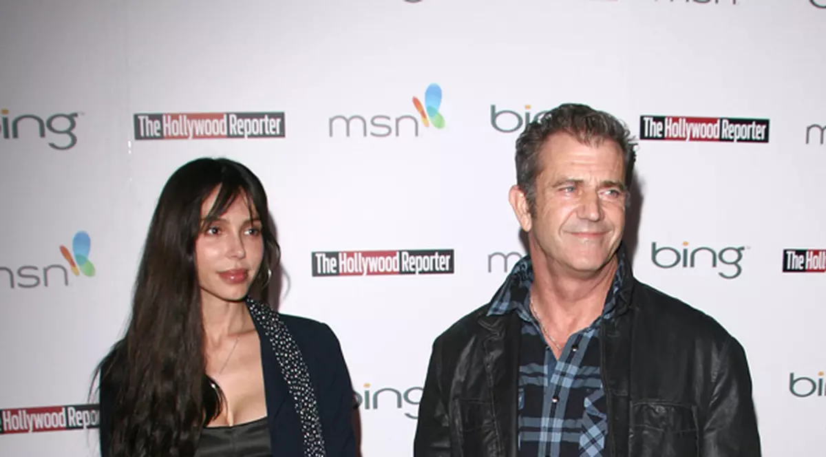 Lui Mel Gibson îi trimiteau prietenii prostituate în încercarea de a-l despărţi de rusoaica Oksana