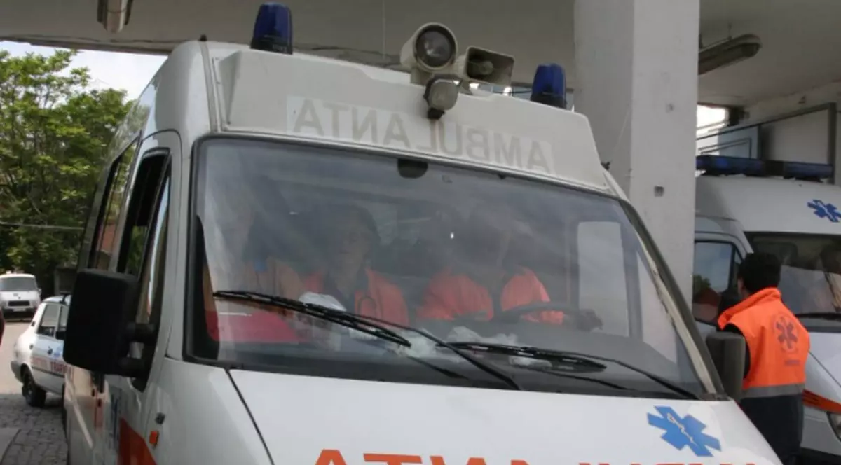 Şi-a înjunghiat tatăl vitreg în gât