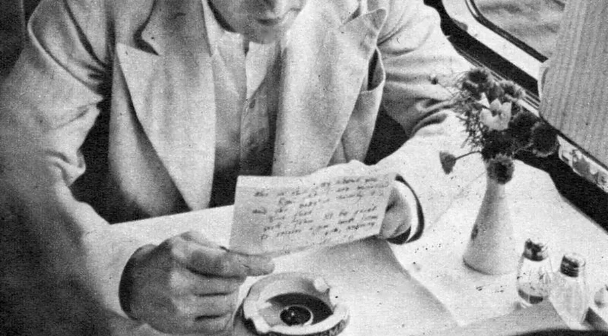 Un bilet scris de John Lennon, scos la licitaţie pentru 154.000 $