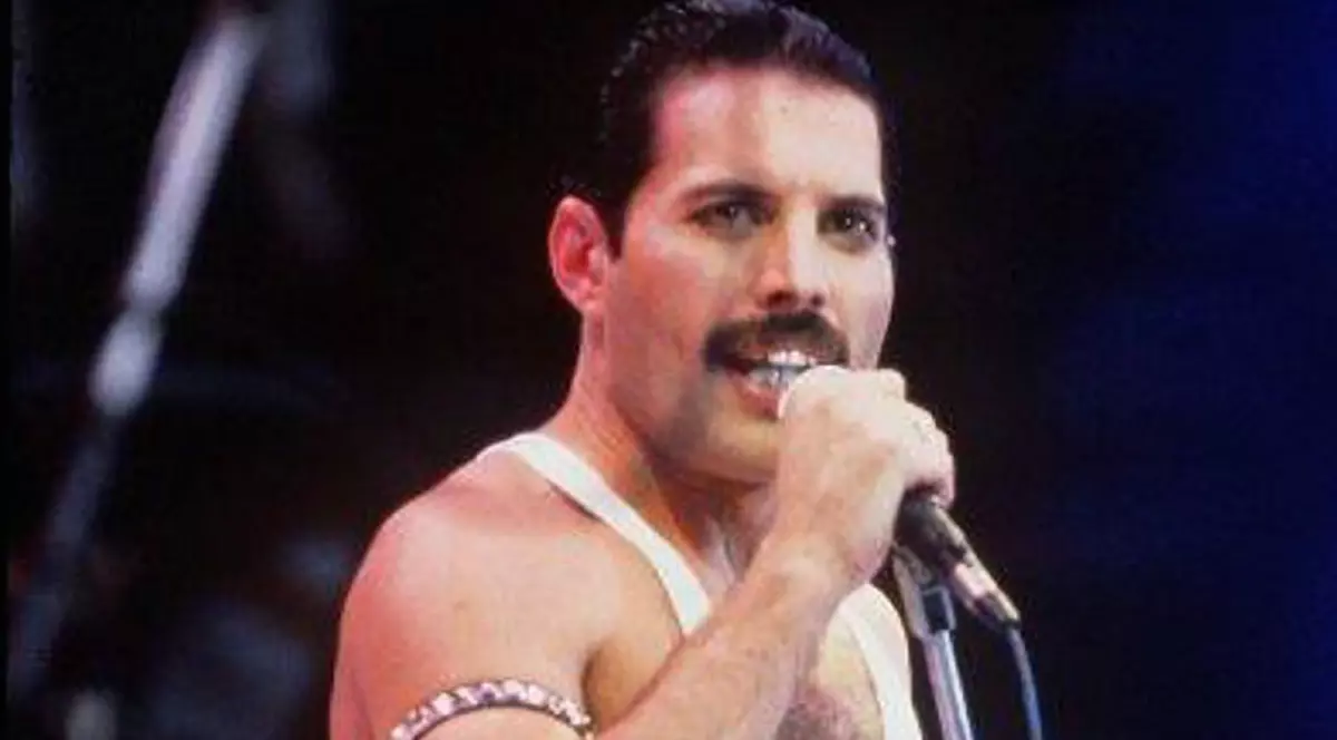 Freddie Mercury, interpretat de 'Borat' în filmul biografic