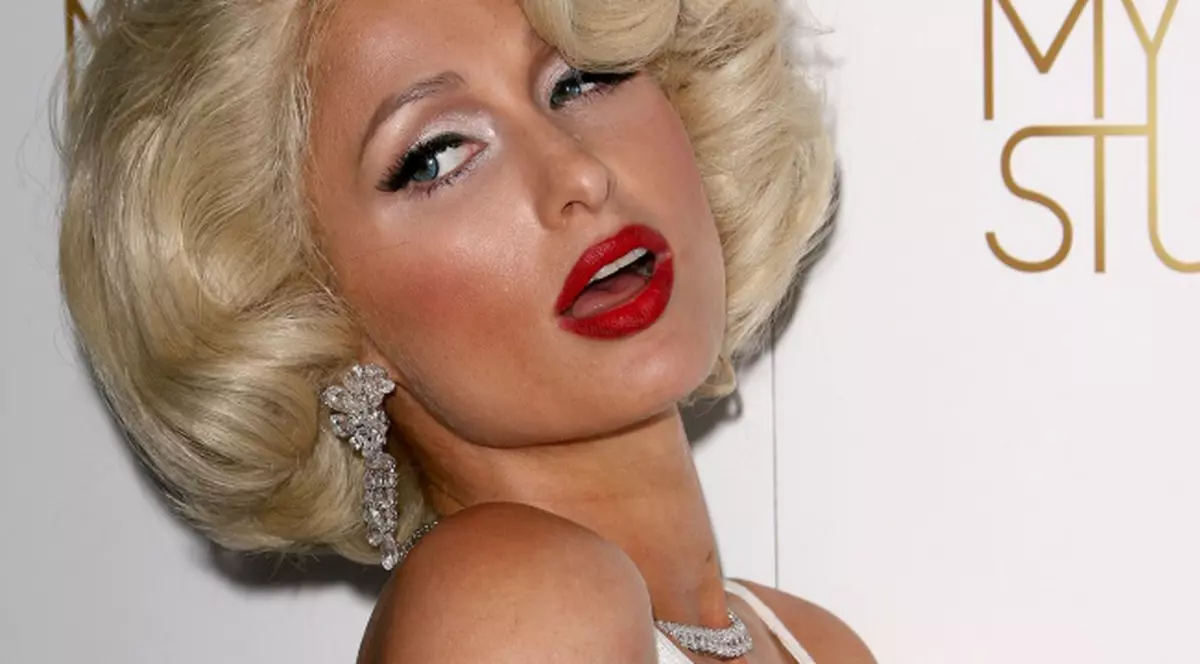 Paris Hilton a salvat de la moarte 20 de iepuraşi, care erau hrană pentru şerpi