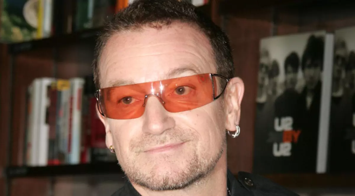 Bono militează pentru drepturile ţiganilor 