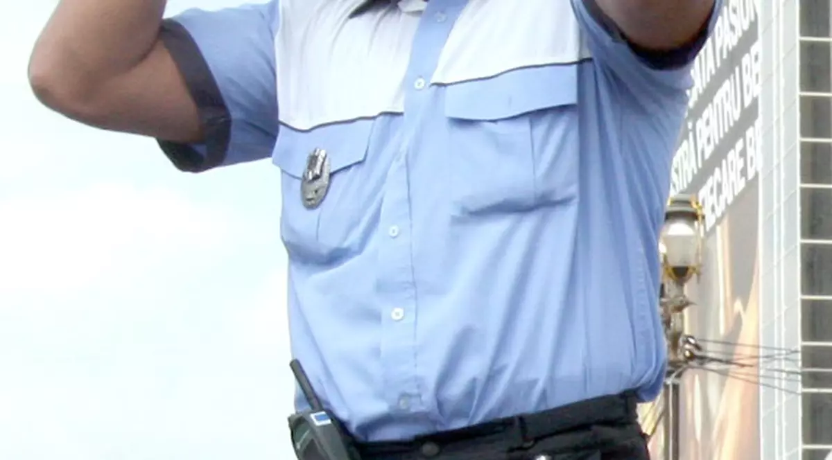 Un poliţist din Arad a fost arestat pentru că a luat mită de 1.600 de euro 