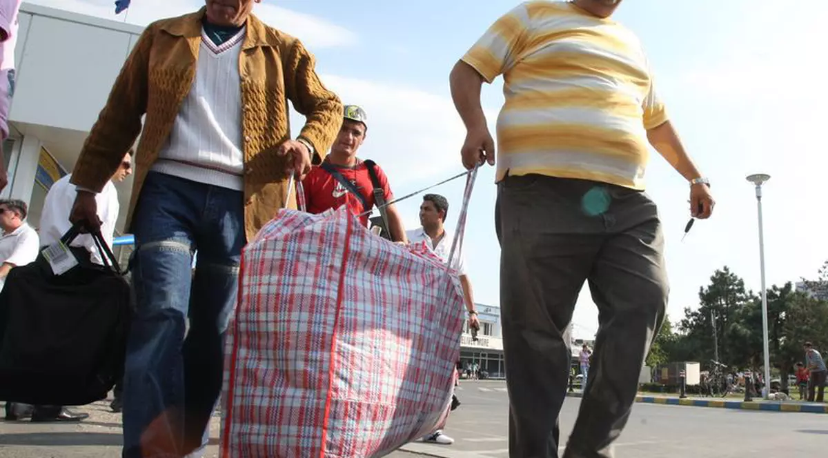 Scandal într-un orășel din SUA din cauza românilor. Sunt acuzați că își fac nevoile în stradă și decapitează găini