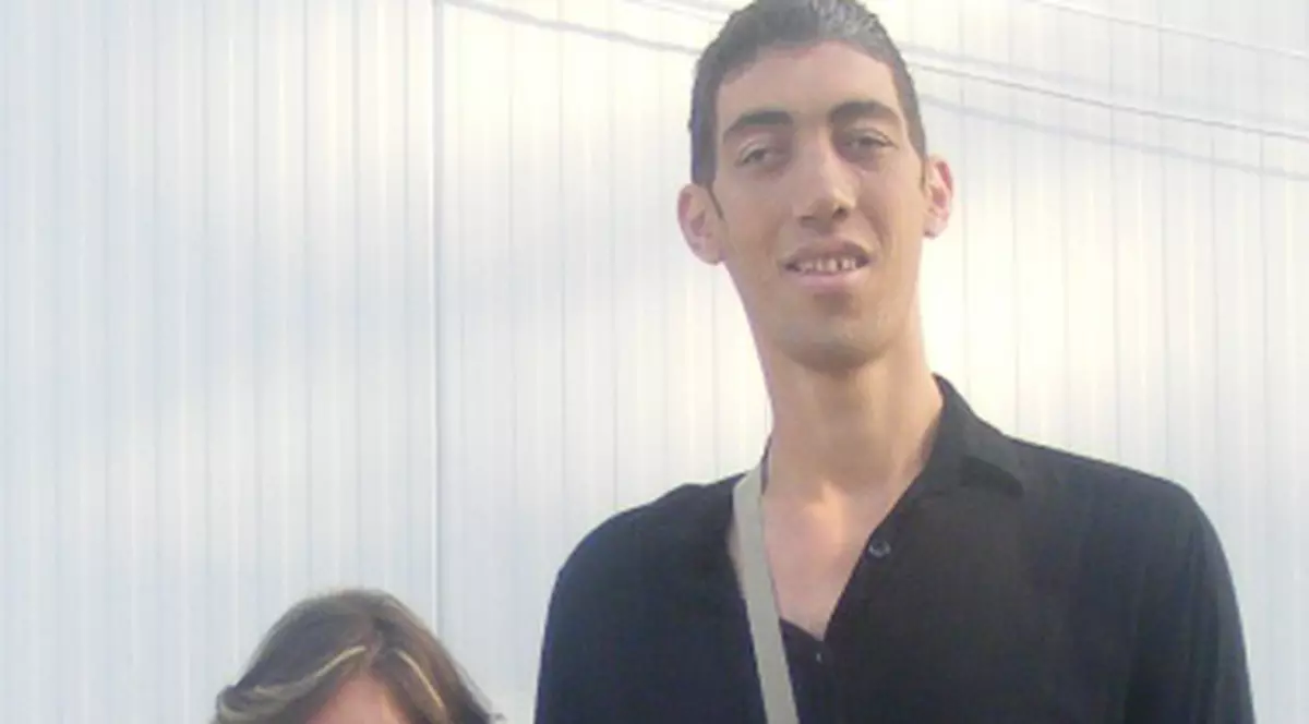 Întâlnire la înălţime: cea mai înalta fată din Romania, în vizita la echipa de baschet Steaua Turabo