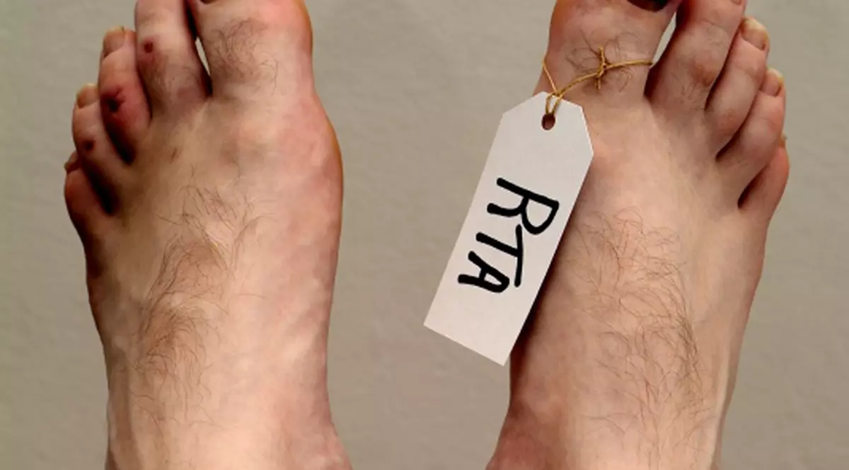 ŞOCANT! Cadavrul unui copil a fost găsit pe un teren de la marginea oraşului Sibiu