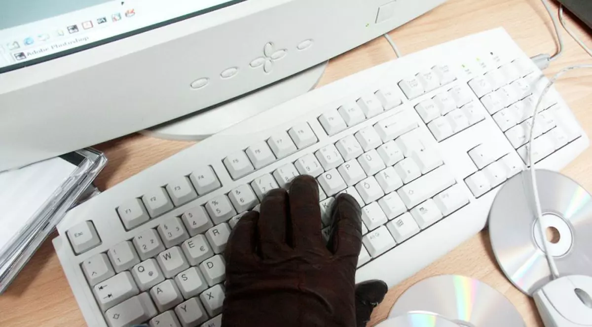 Un hacker român a fraudat eBay cu trei milioane de dolari 