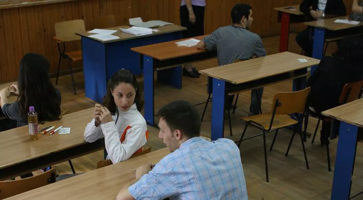 Scandal la un liceu din cauză că elevii trebuie să plătească pentru paza instituţiei