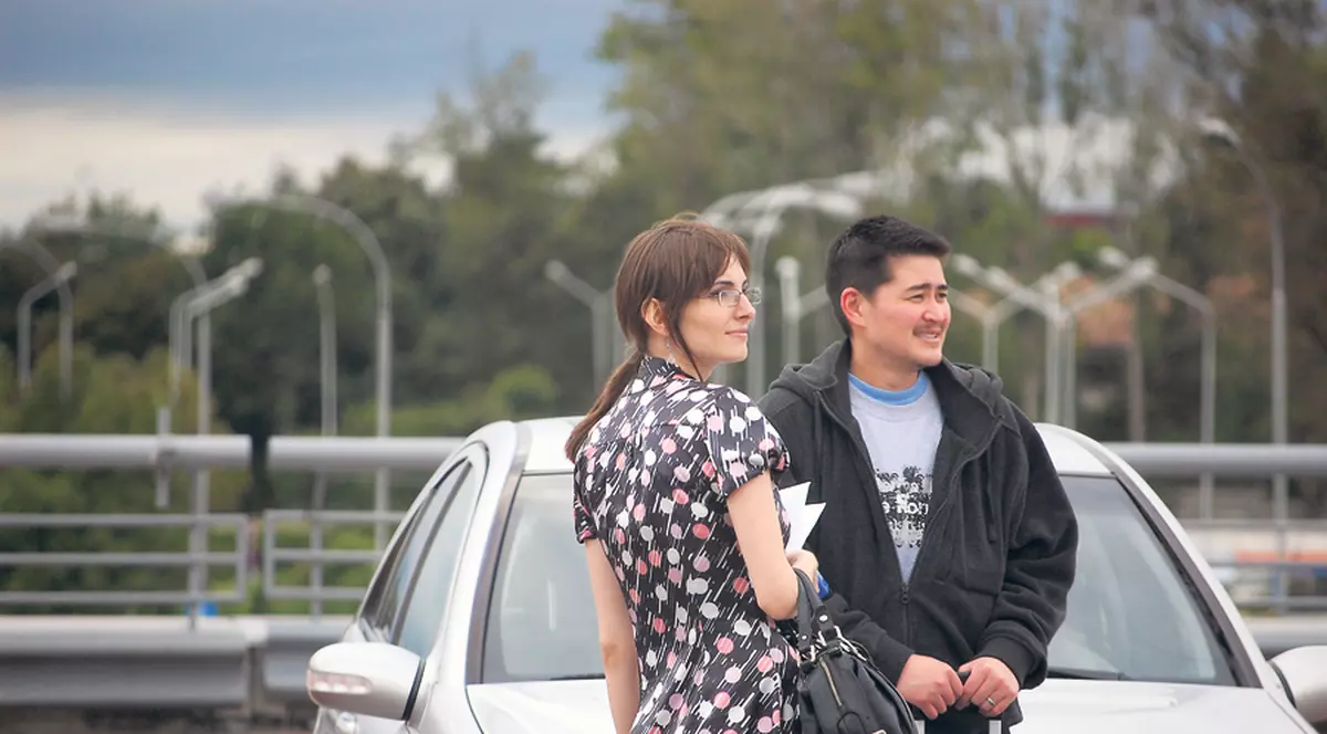 Foto | Thomas Beatie, «Gravidul», s-a plimbat prin Bucureşti şi a admirat oraşul - L-a uimit Palatul Parlamentului