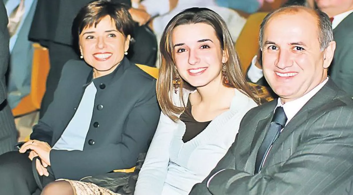 Alexandra Copos trimite un mesaj disperat: «Tati, n-o părăsi pe mama!»