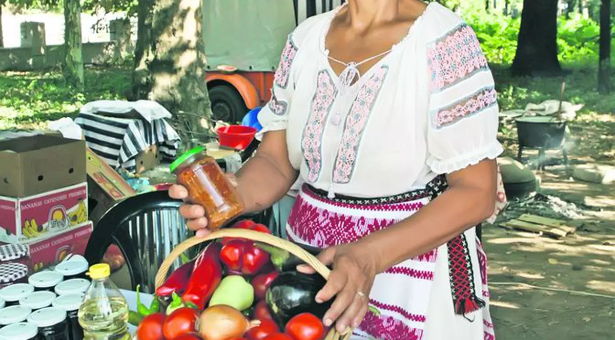 Învăţaţi să faceţi zacuscă!