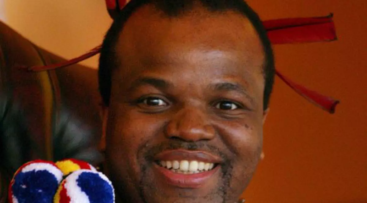 Regele Mswati al III-lea din Swaziland îşi ia soţia numărul 15