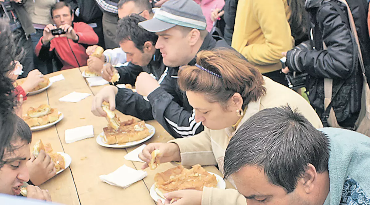 A dat gata 10 plăcinte în 5 minute!