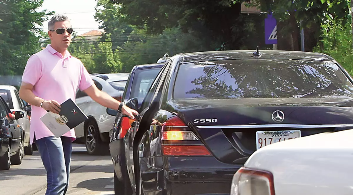 Sanchi şi-a tras maşină cu număr de America