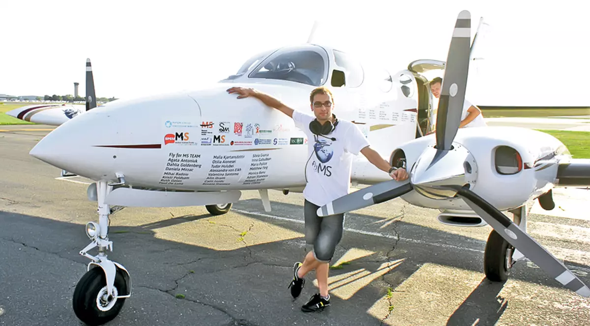 Zboară 47.000 km pentru a-i ajuta pe bolnavi