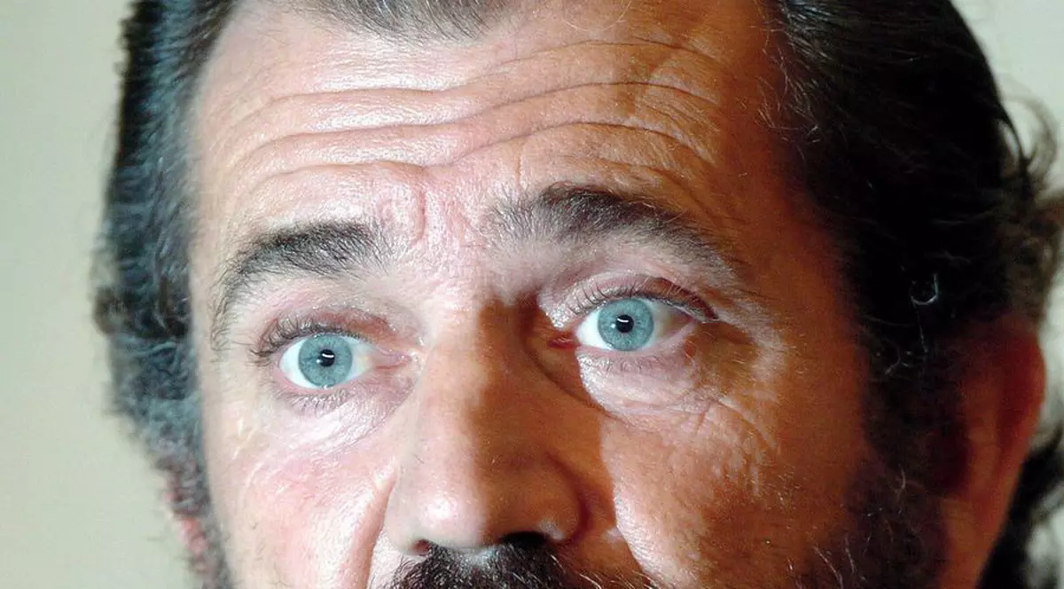 Mel Gibson umblă deghizat