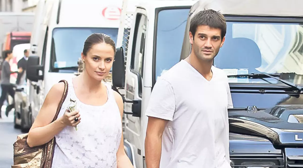 Chivu şi soţia sa, shopping pentru bebe