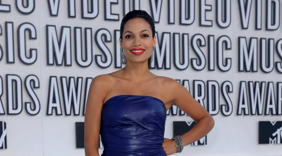 Rosario Dawson se simte grasă şi bătrână în Los Angeles 