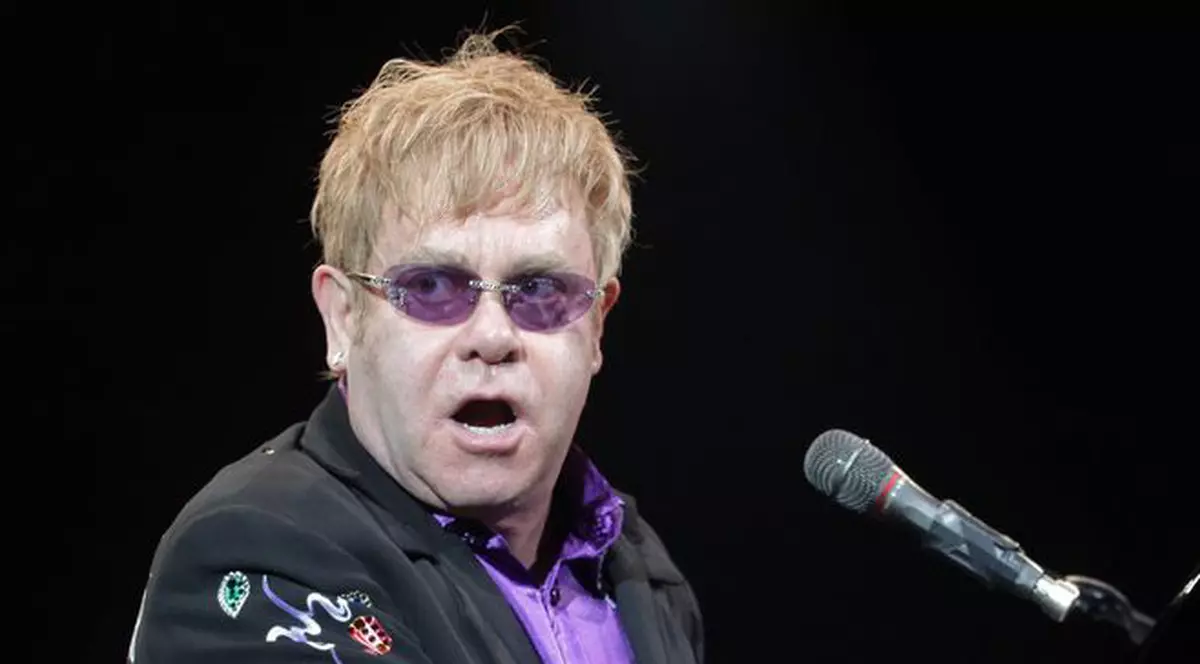 Sir Elton John, Sting şi Lily Allen, premiaţi de industria muzicală americană