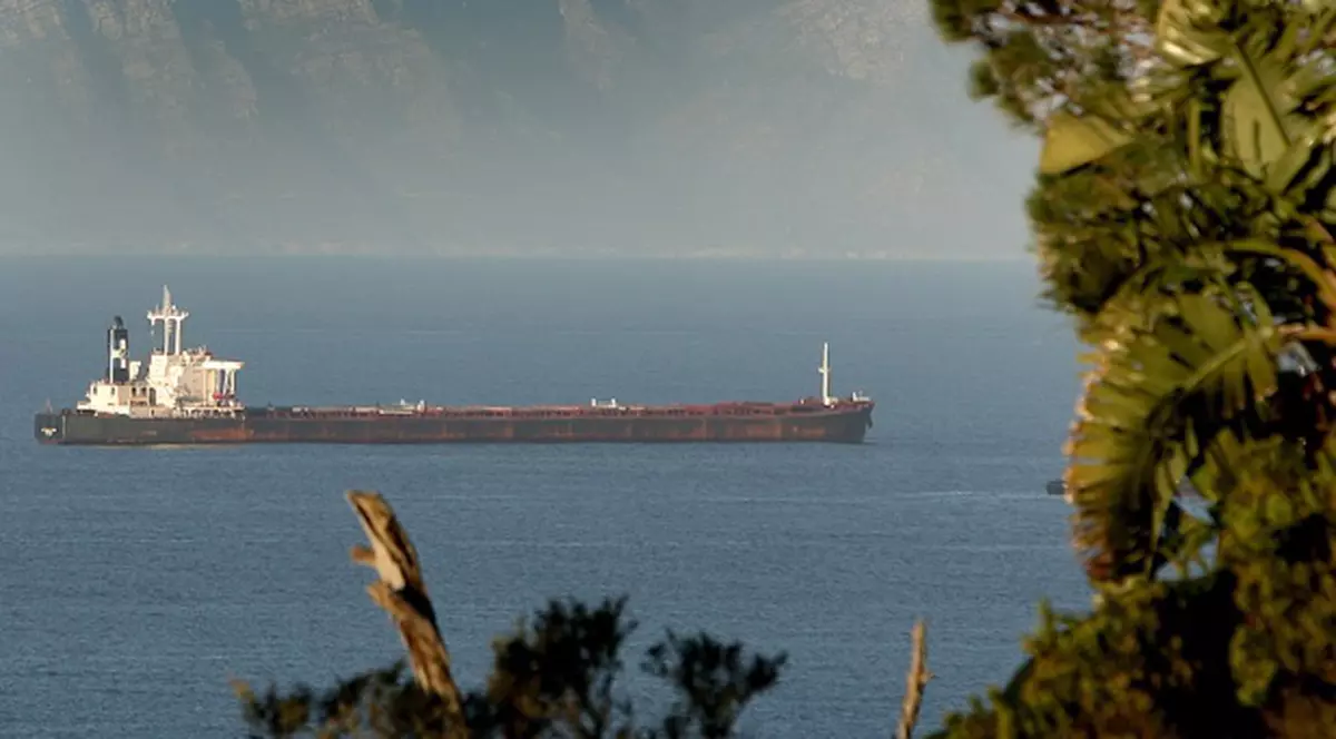 Trei marinari români abandonaţi în Bahamas ajung duminică în ţară