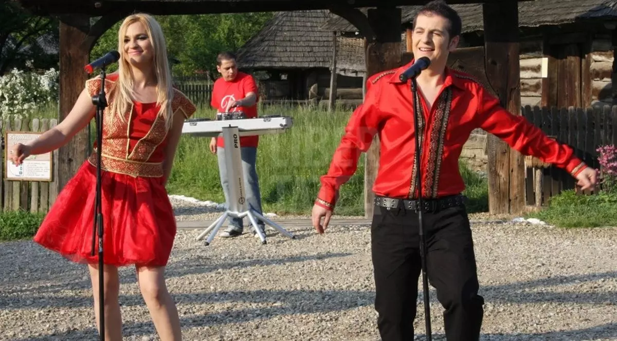 Trupa Datina a primit cadou şase damigene cu vin la un concert