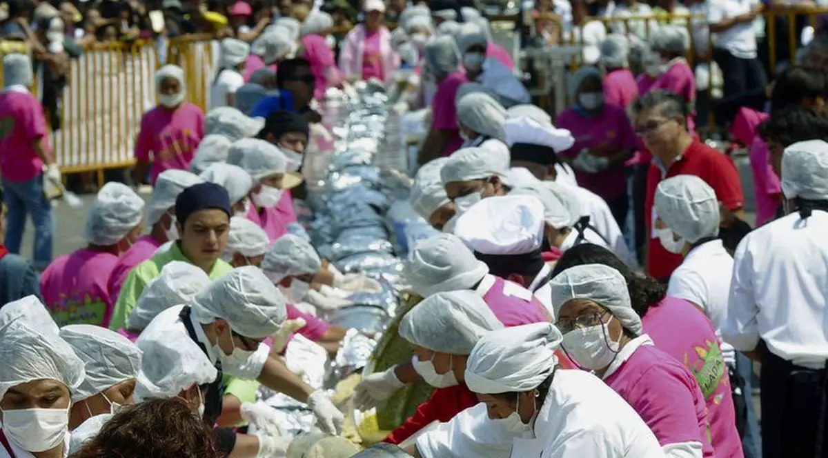 Cea mai mare enchilada din lume are 70 metri şi 1,5 tone