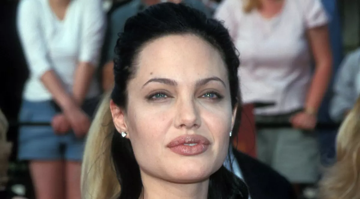 Video | Angelina Jolie, drogată în timpul unei emisiuni TV?