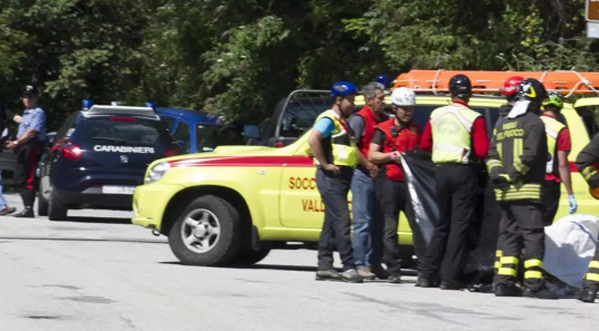 Un român a comis un accident în Italia şi a fugit abandonându-şi pasagerii răniţi