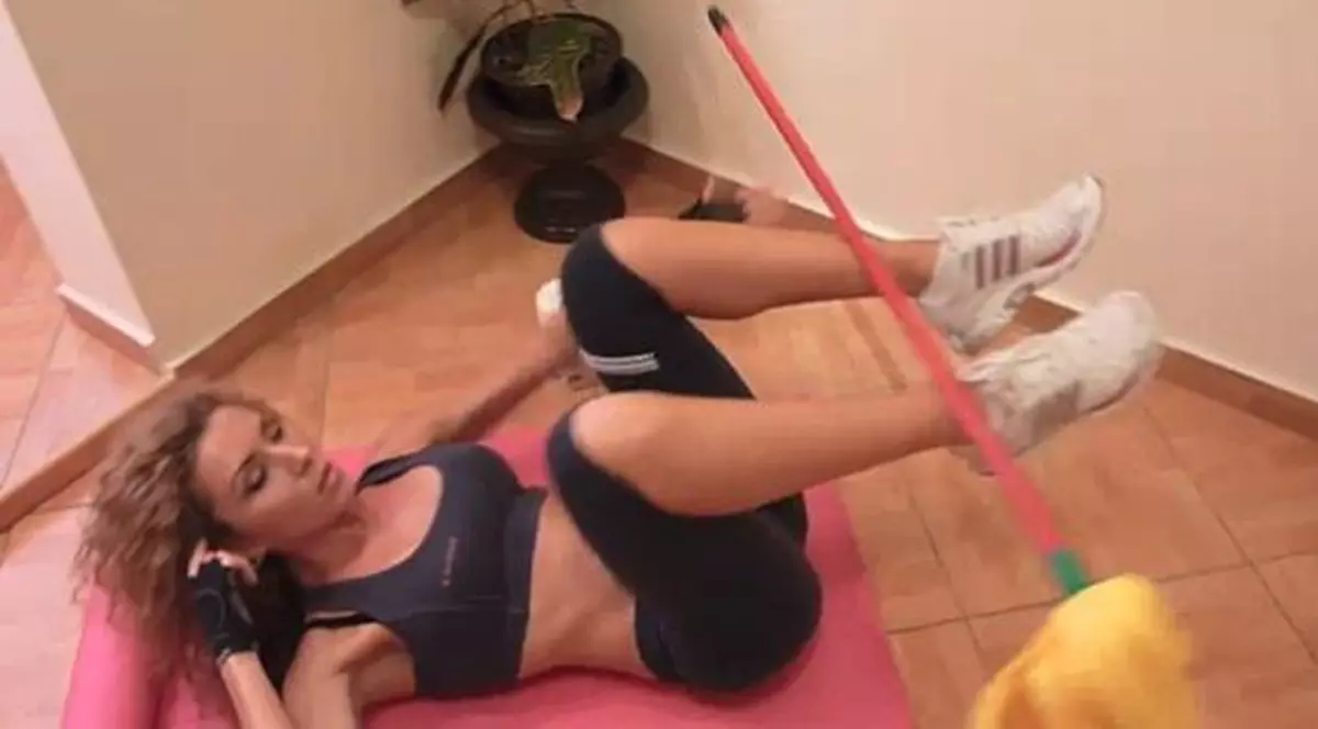 Video | Iată cum se antrenează Carmen Brumă în bucătărie!