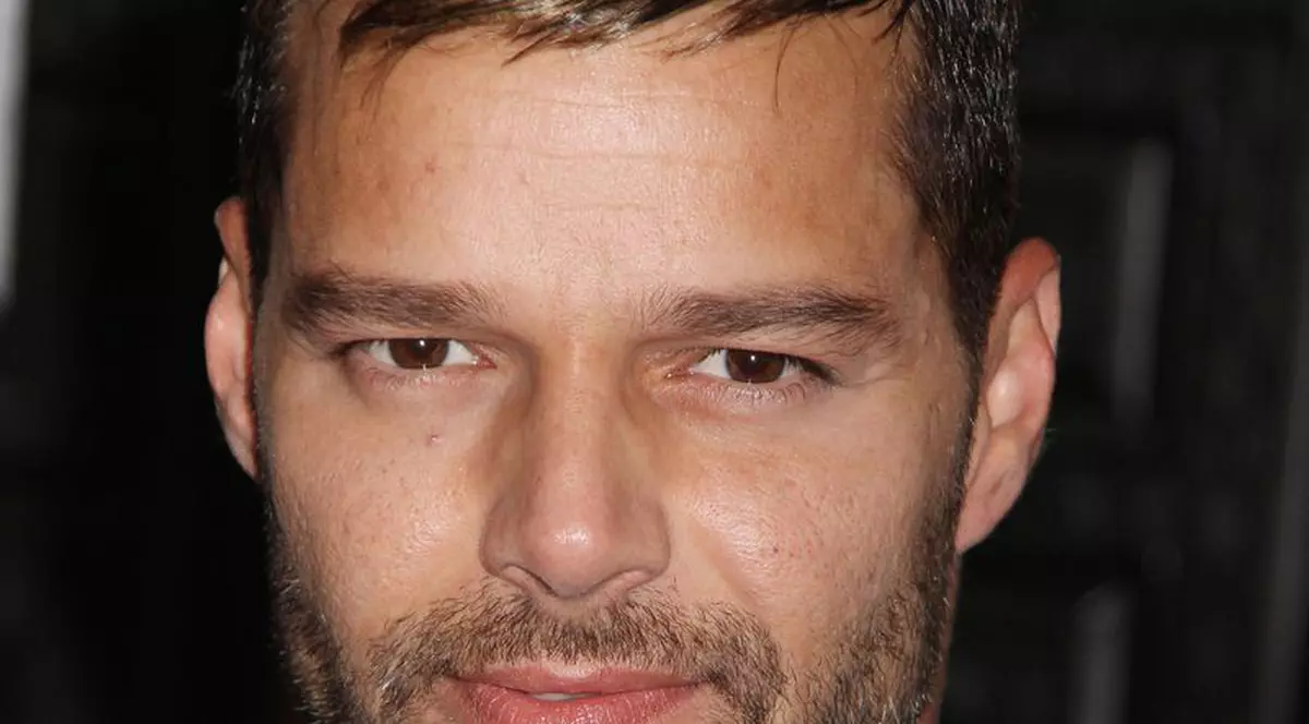 Ricky Martin îşi lansează cel mai nou single şi un volum de memorii