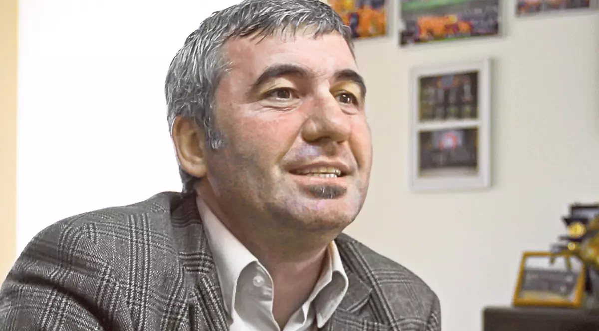 Înaintea înfruntării de mâine, Hagi le-a făcut o aroganţă «cocoşilor»: «Franţa a stârnit milă la Mondial»