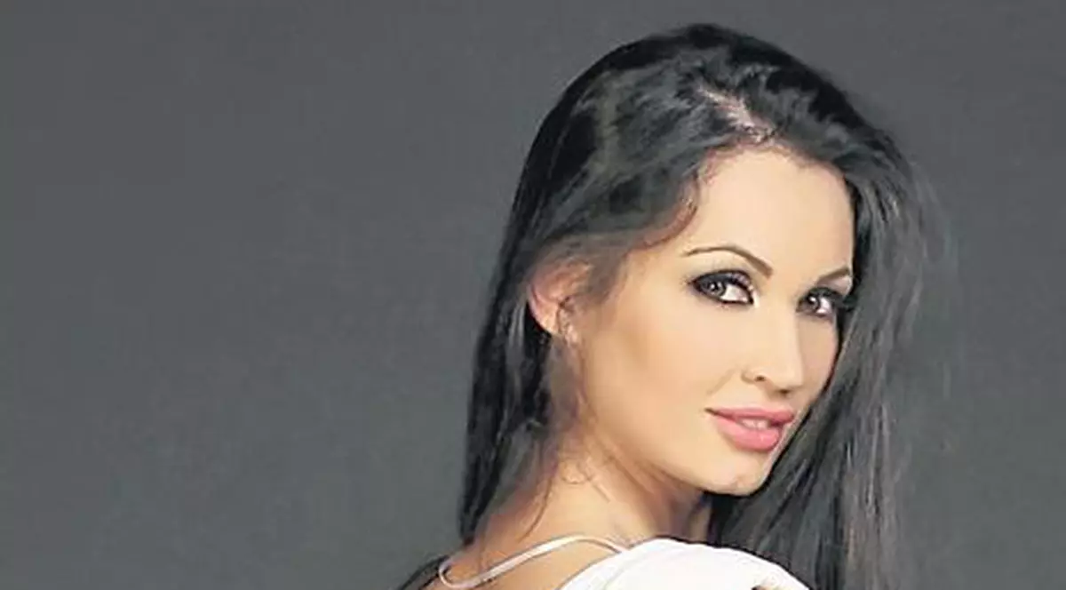 Nicoleta Luciu, pisică sălbatică