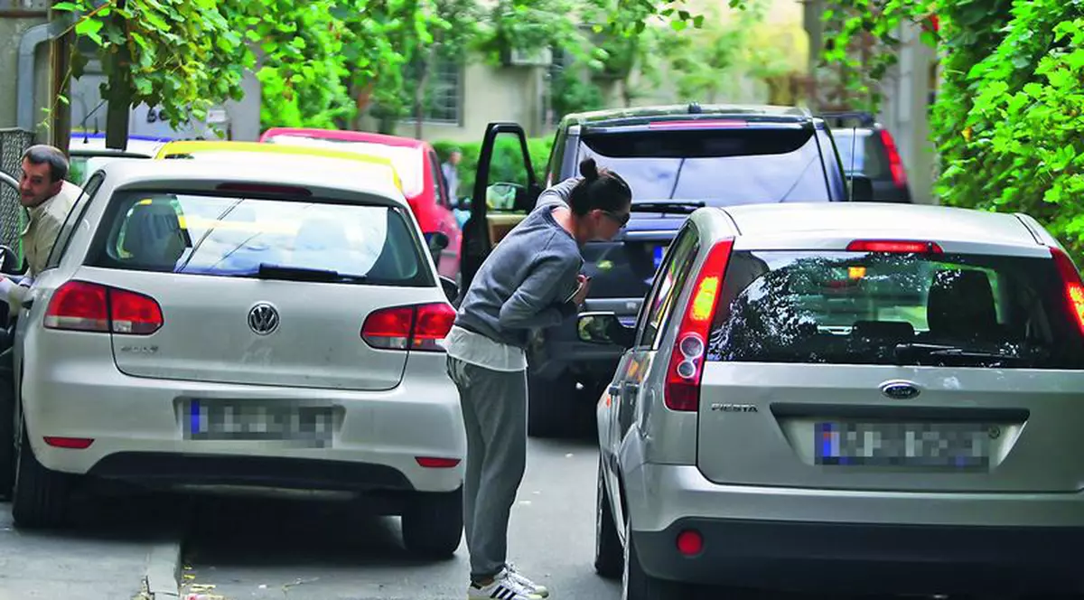 Elena Băsescu a avut probleme în trafic: Ajutooooor, m-am blocat!