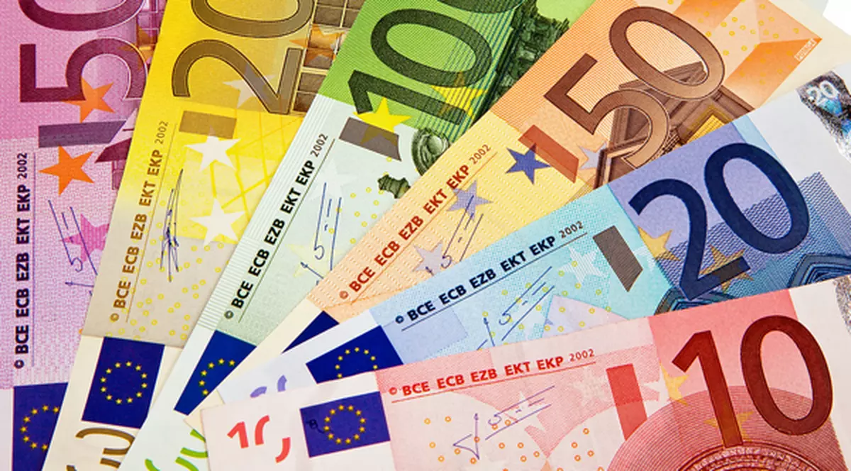 Săptămâna viitoare evitaţi plăţile în euro!