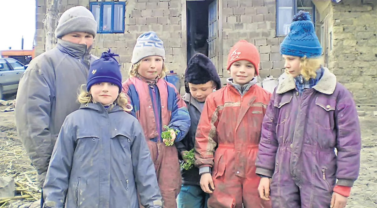 Bărbatul din Iaşi care are 12 copii cu două surori: "Iisus mi-a spus că voi avea 15 urmaşi"