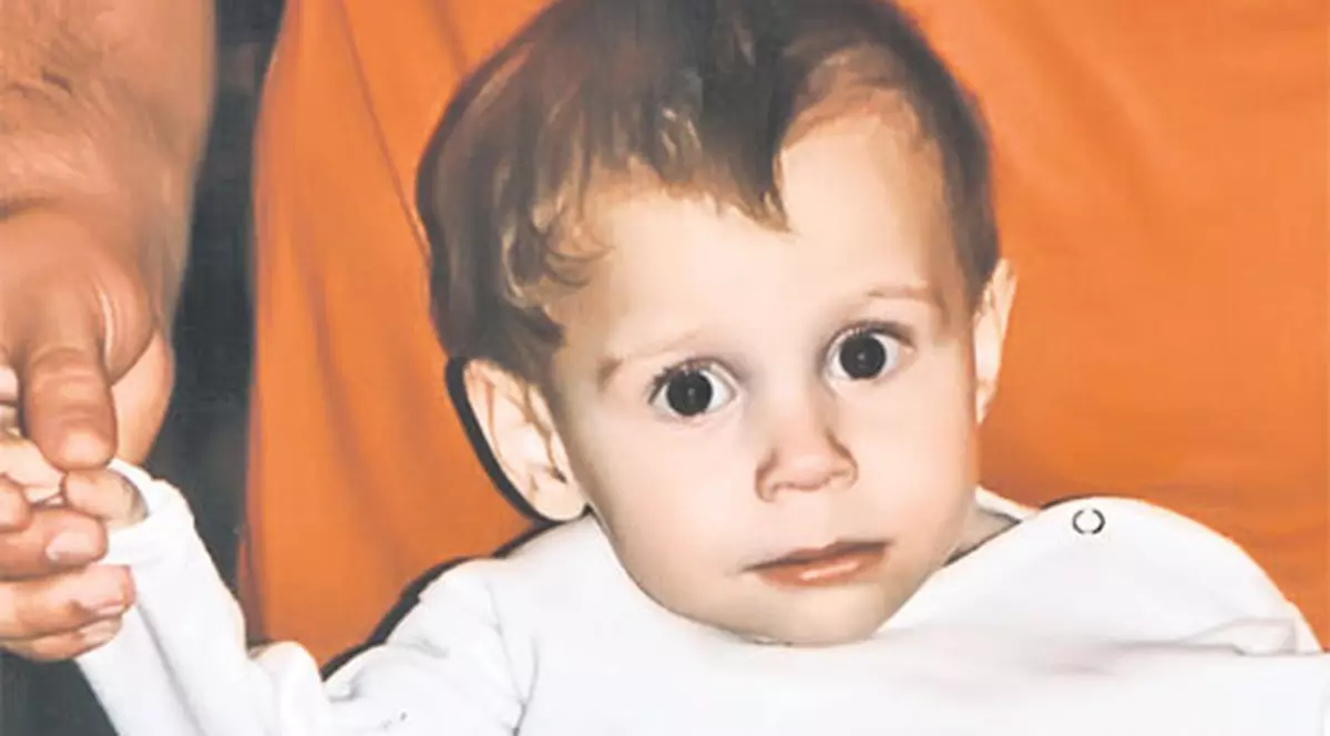 Drama unui băieţel de numai un an şi zece luni: s-a născut cu coloana vertebrală strâmbă