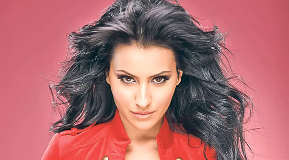 Discoteca studenţilor aniversează 40 de ani - Ella, show incendiar